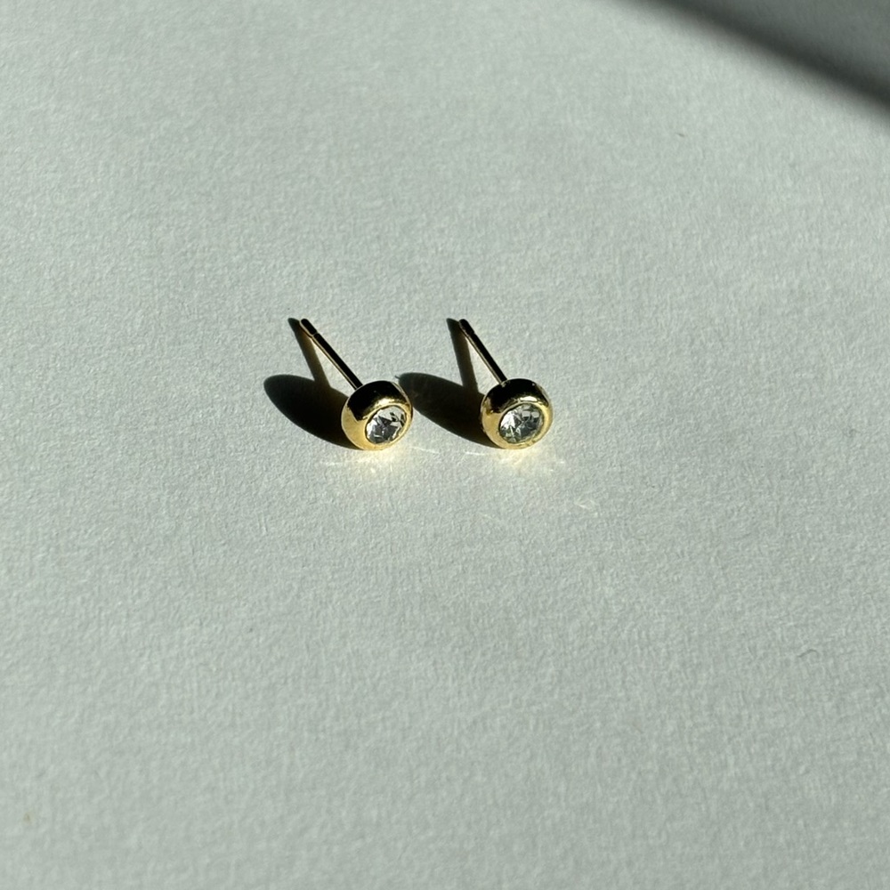 Cute gold diamond studs